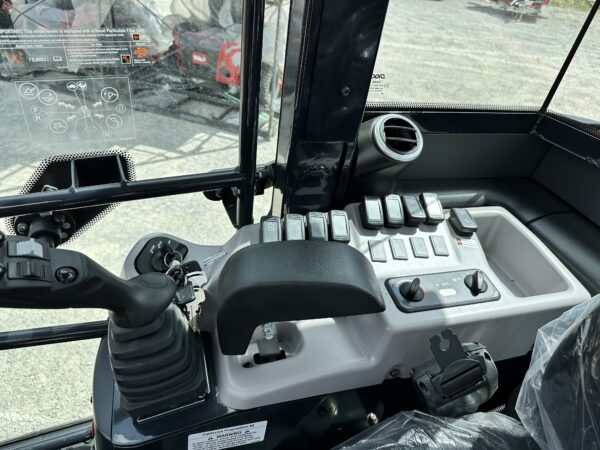 2024 R640 (FORMER DEMO) - Image 12
